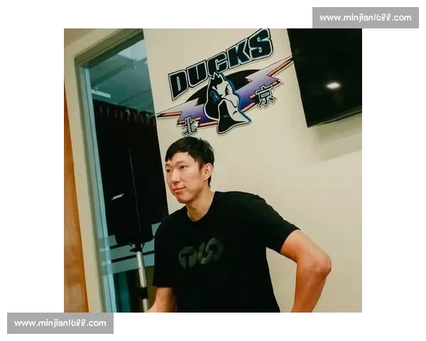周琦爱子幼儿园毕业!与男篮叔叔互动害羞萌翻全网 周琦爱子幼儿园毕业!与男篮叔叔互动害羞萌翻全网