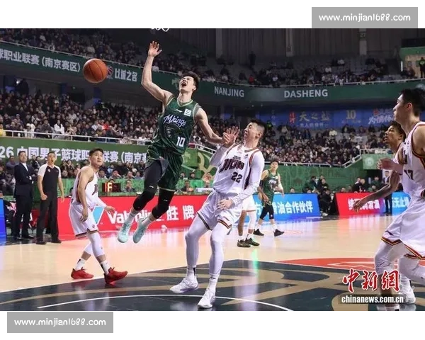 男篮蓝队迎战俄罗斯强敌检验新阵容冲击国际赛场表现提升竞技状态